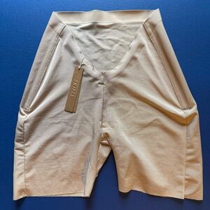 SKIMS Sheer Sculpt Low Back Short Clay Size Small